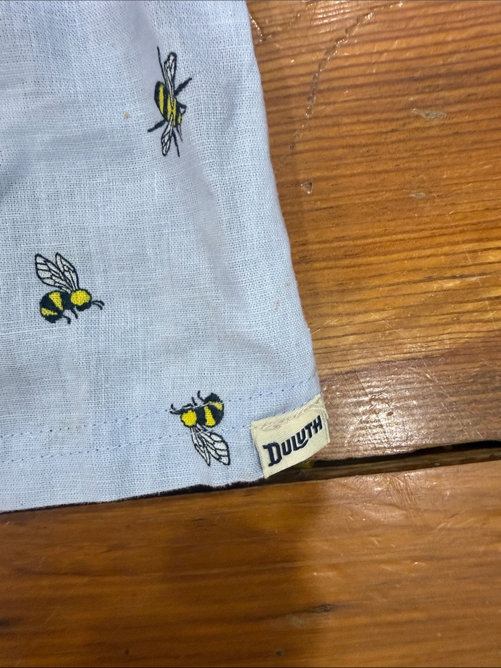 Duluth Trading Co Light Blue Short Sleeve Button-Down with Bee Print Size medium - Picture 3 of 12